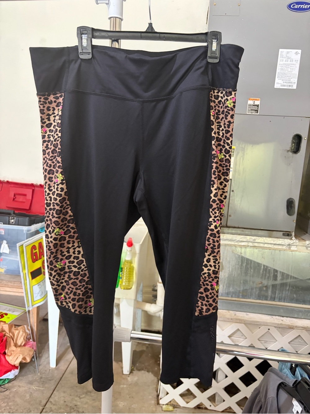 Betsy Johnson Leopard leggings
